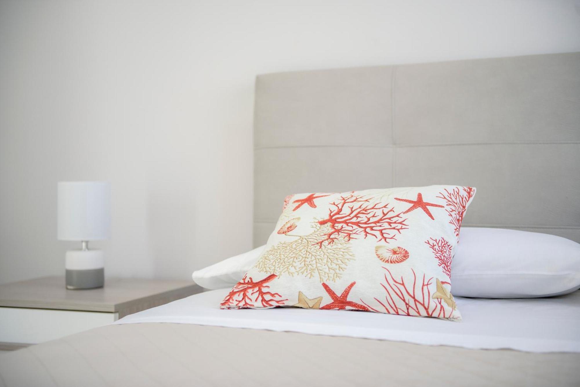 Dolcevitasuites - Modern 3 Bdr Villa In S. Lorenzo Рейтани Экстерьер фото