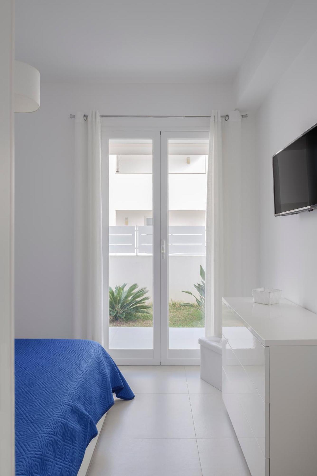Dolcevitasuites - Modern 3 Bdr Villa In S. Lorenzo Рейтани Экстерьер фото